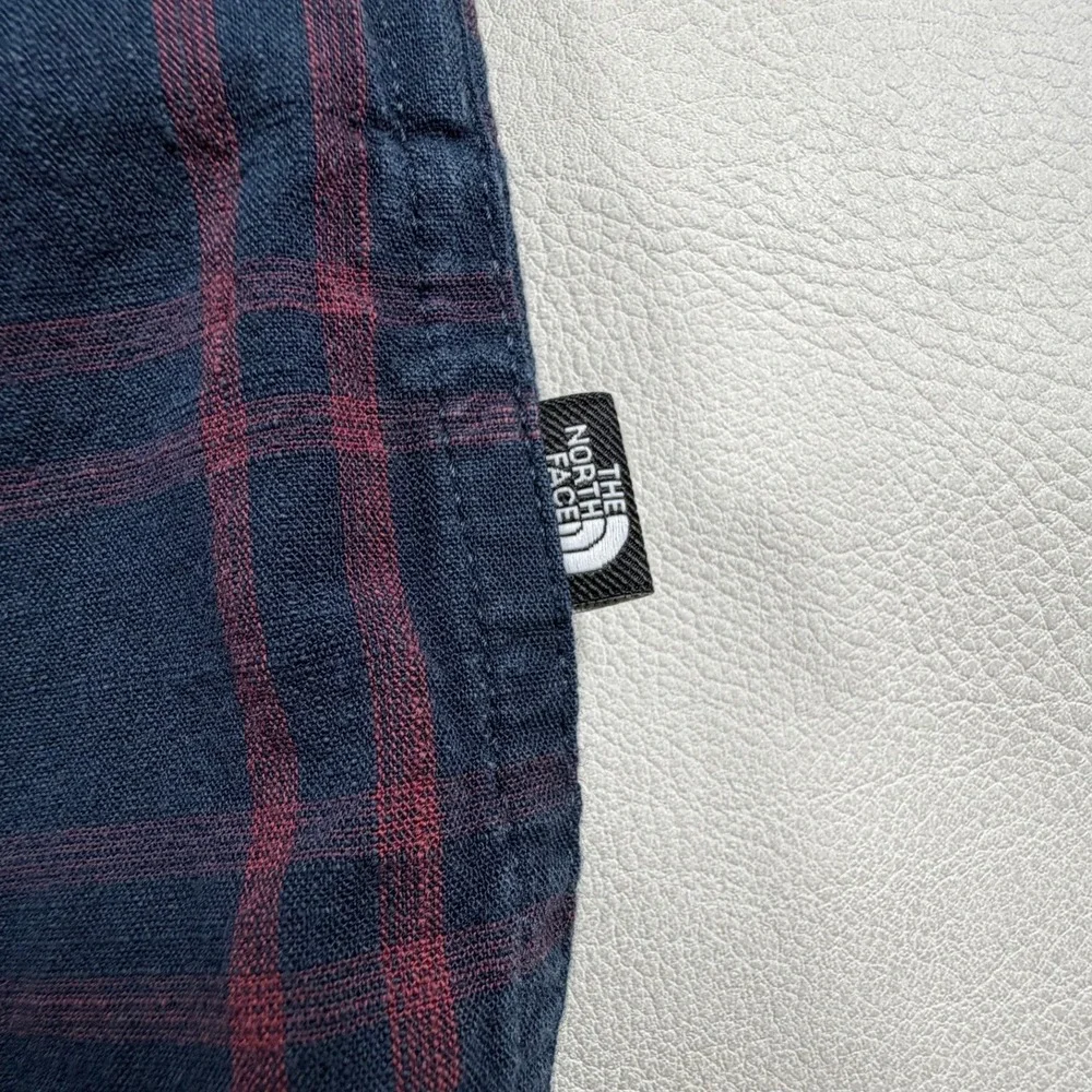 The North Face Mens Large Plaid Short Sleeve Button Down Shirt Navy‎ Burgundy